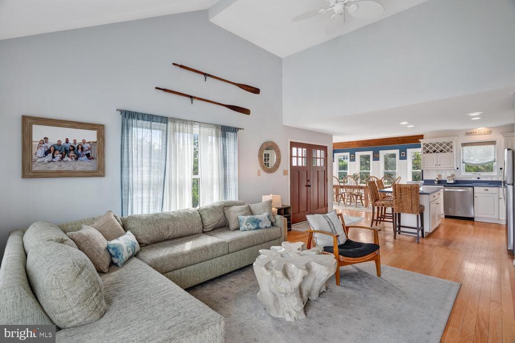 1100-A- LONG BEACH BOULEVARD Unit: EMILIE LANE