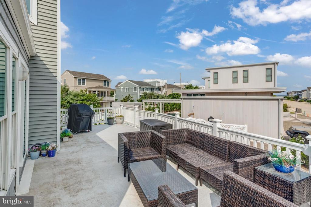 1100-A- LONG BEACH BOULEVARD Unit: EMILIE LANE