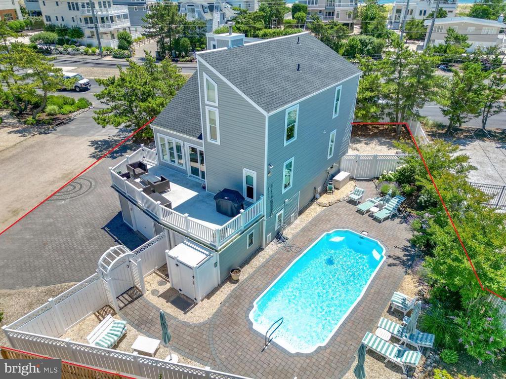 1100-A- LONG BEACH BOULEVARD Unit: EMILIE LANE