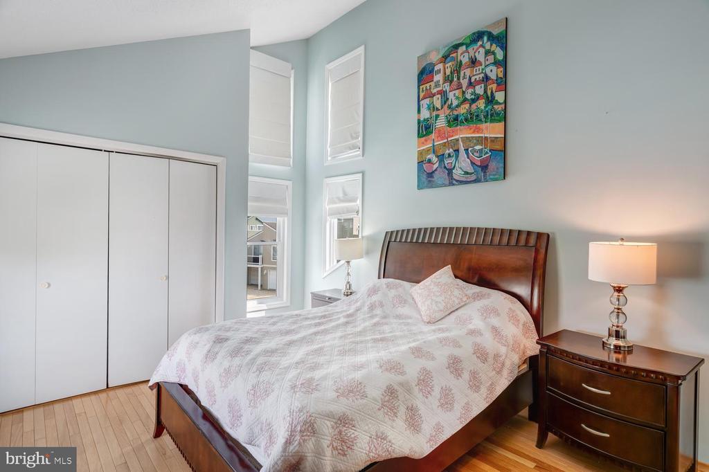 1100-A- LONG BEACH BOULEVARD Unit: EMILIE LANE