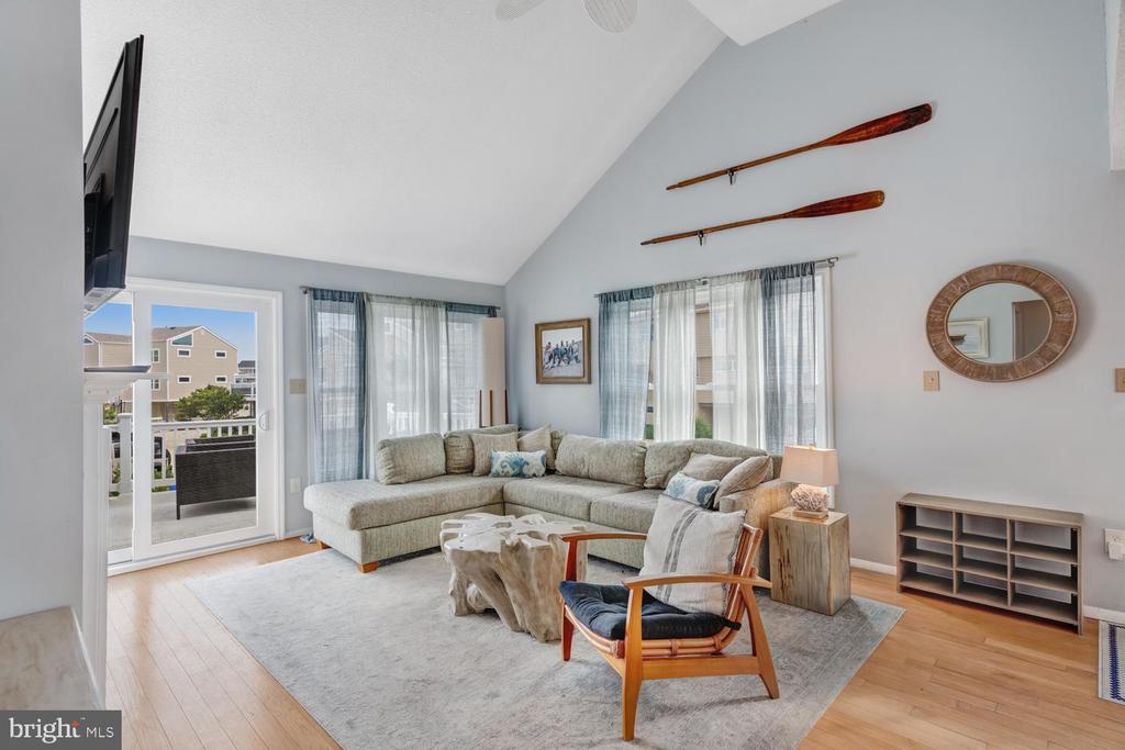 1100-A- LONG BEACH BOULEVARD Unit: EMILIE LANE