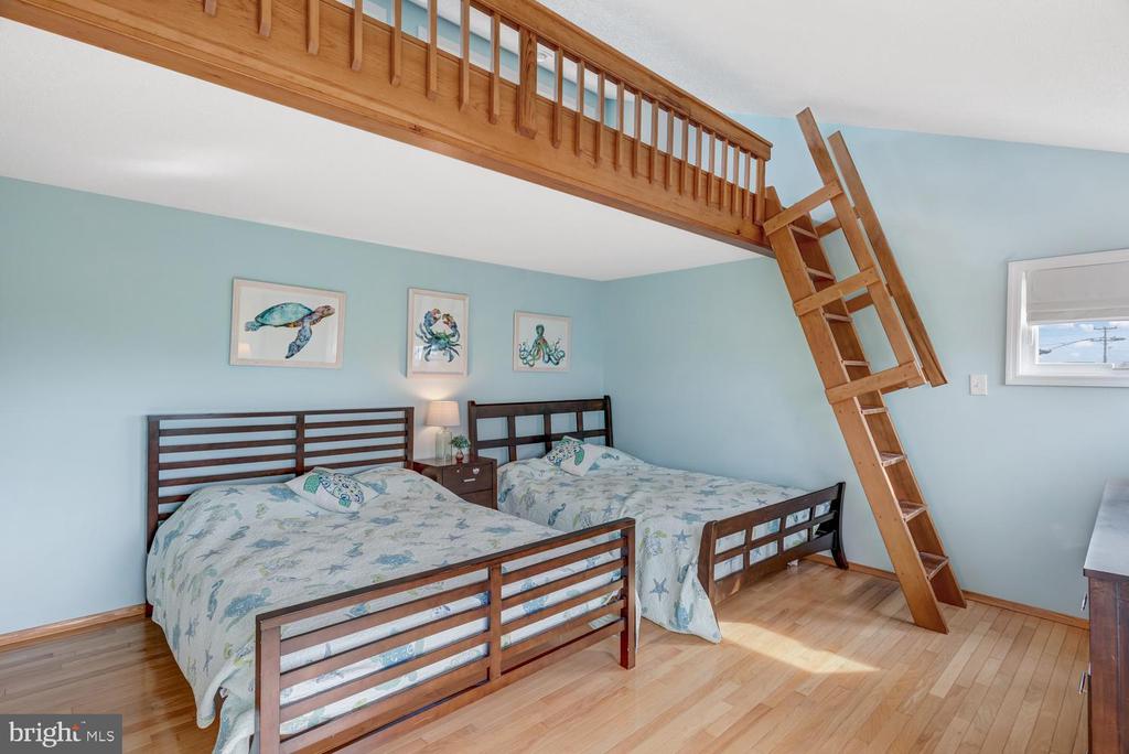 1100-A- LONG BEACH BOULEVARD Unit: EMILIE LANE