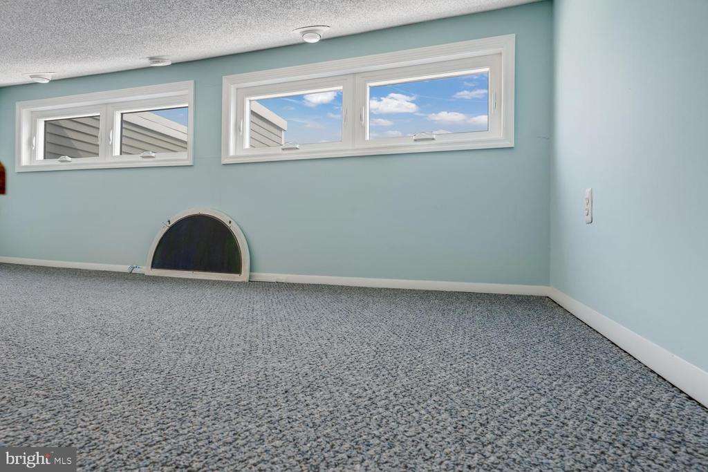 1100-A- LONG BEACH BOULEVARD Unit: EMILIE LANE