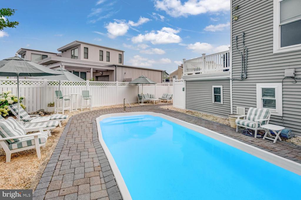1100-A- LONG BEACH BOULEVARD Unit: EMILIE LANE
