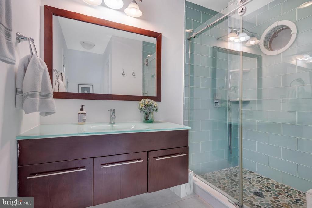 1100-A- LONG BEACH BOULEVARD Unit: EMILIE LANE