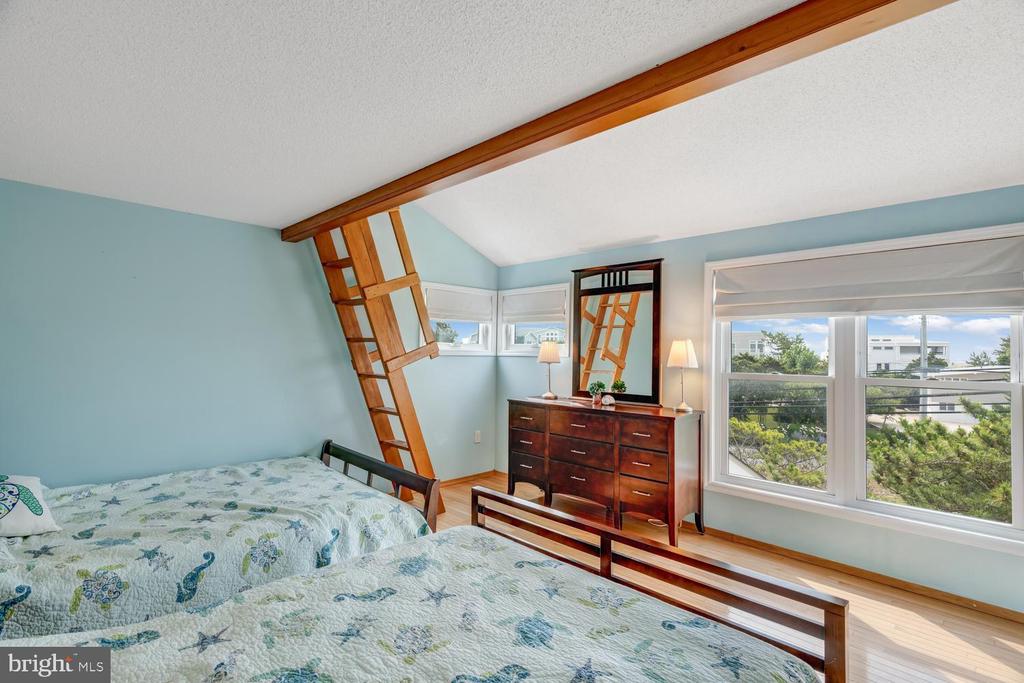 1100-A- LONG BEACH BOULEVARD Unit: EMILIE LANE
