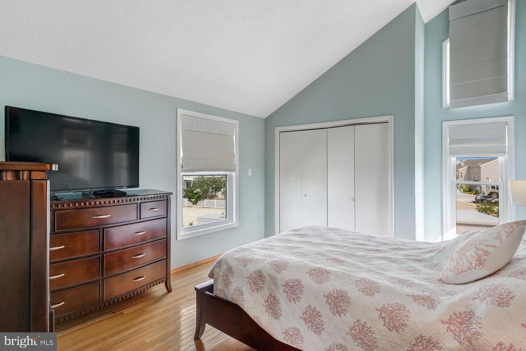 1100-A- LONG BEACH BOULEVARD Unit: EMILIE LANE