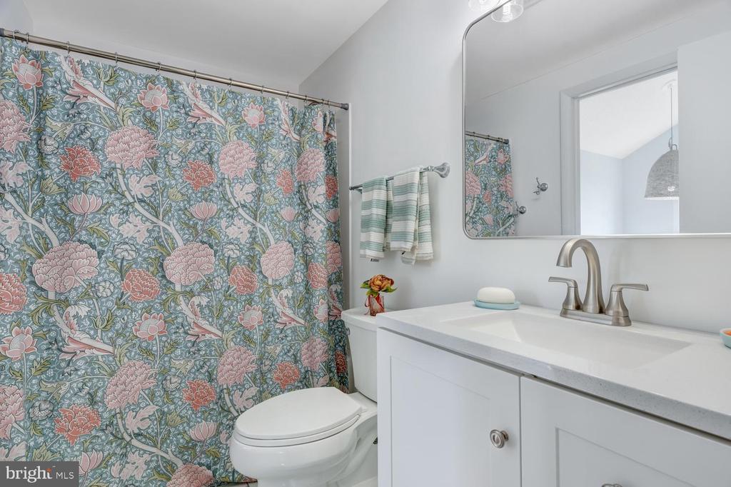 1100-A- LONG BEACH BOULEVARD Unit: EMILIE LANE