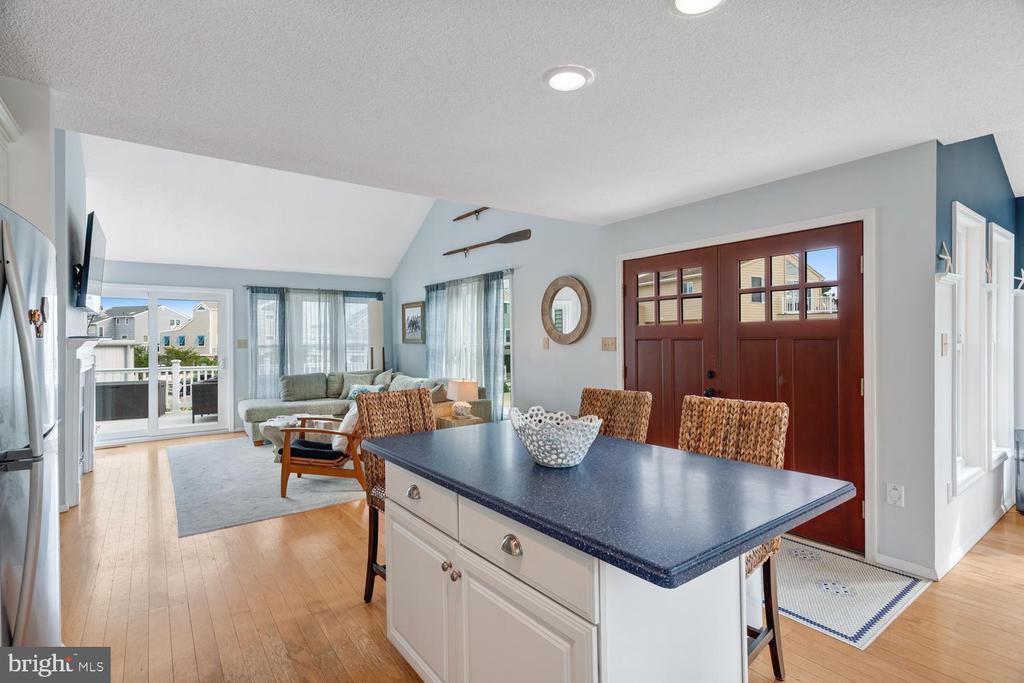 1100-A- LONG BEACH BOULEVARD Unit: EMILIE LANE
