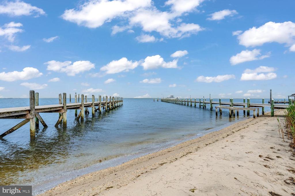 1100-A- LONG BEACH BOULEVARD Unit: EMILIE LANE