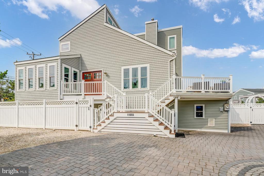 1100-A- LONG BEACH BOULEVARD Unit: EMILIE LANE