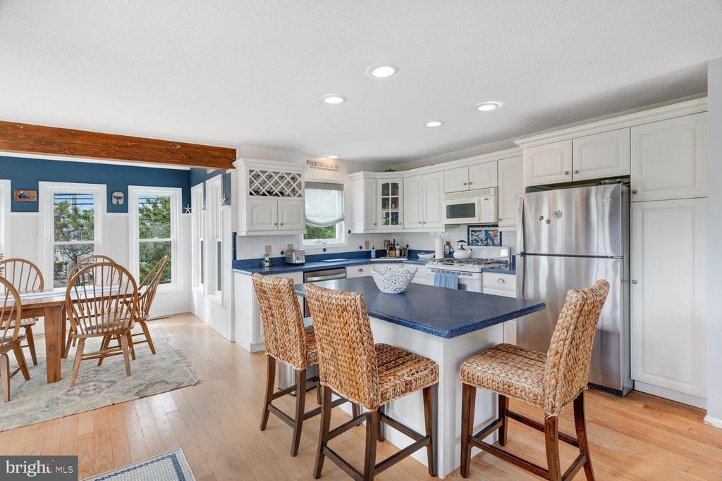 1100-A- LONG BEACH BOULEVARD Unit: EMILIE LANE