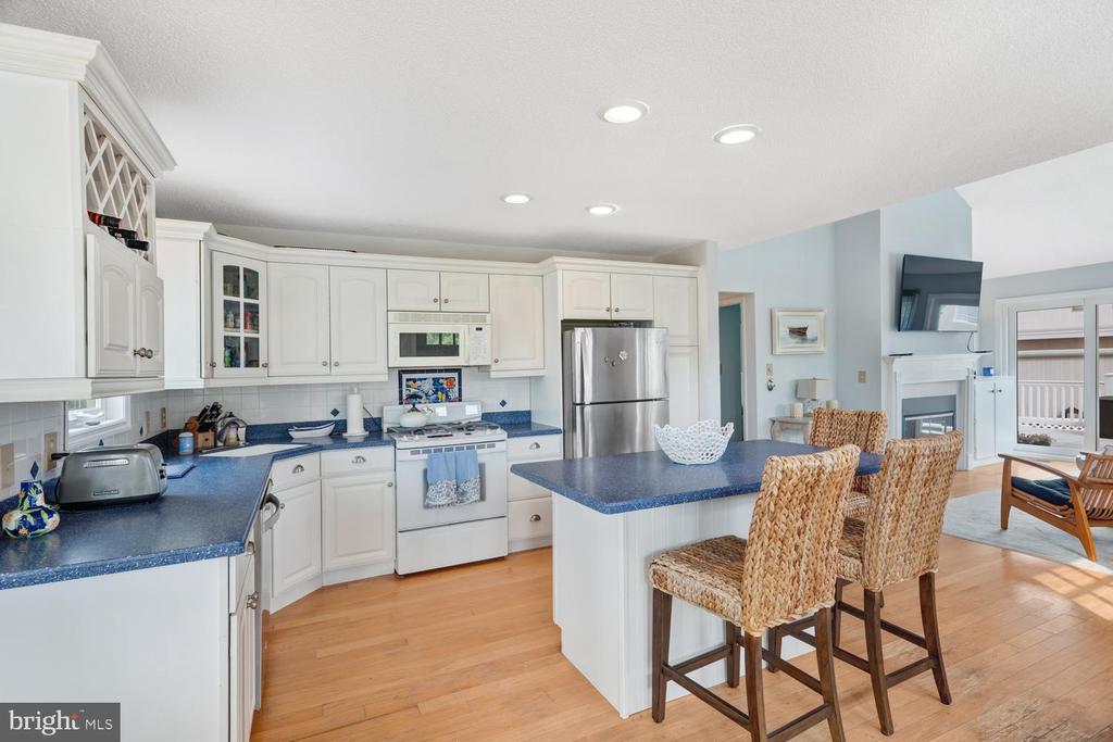 1100-A- LONG BEACH BOULEVARD Unit: EMILIE LANE