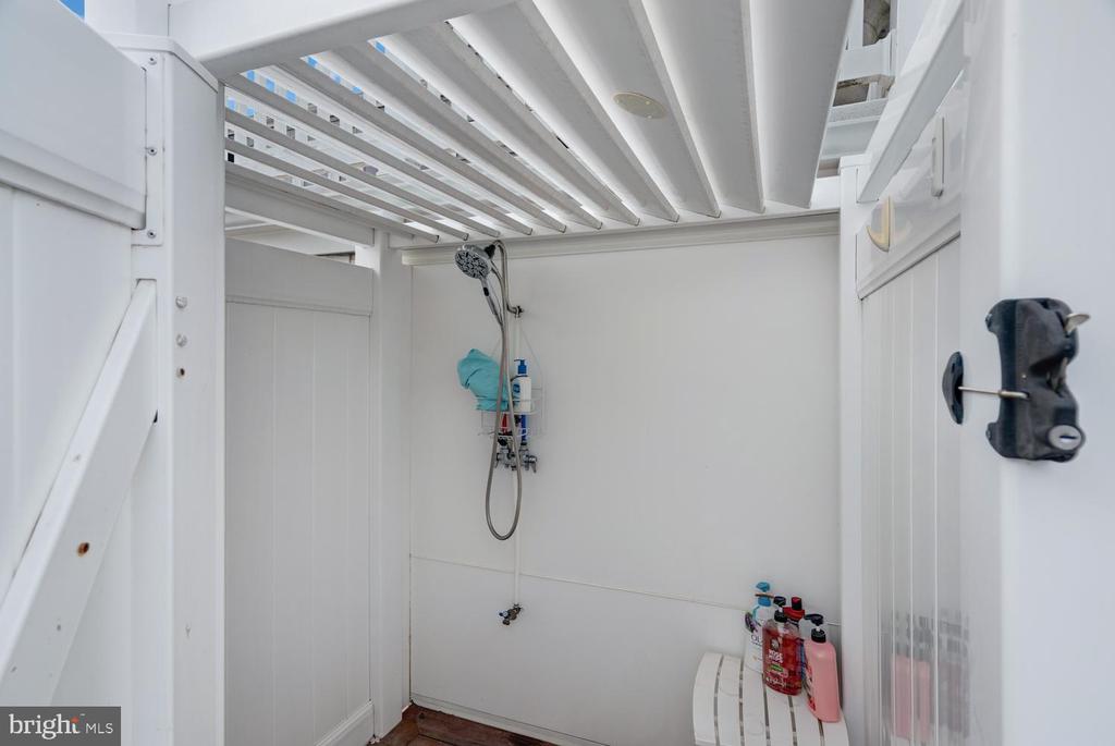 1100-A- LONG BEACH BOULEVARD Unit: EMILIE LANE