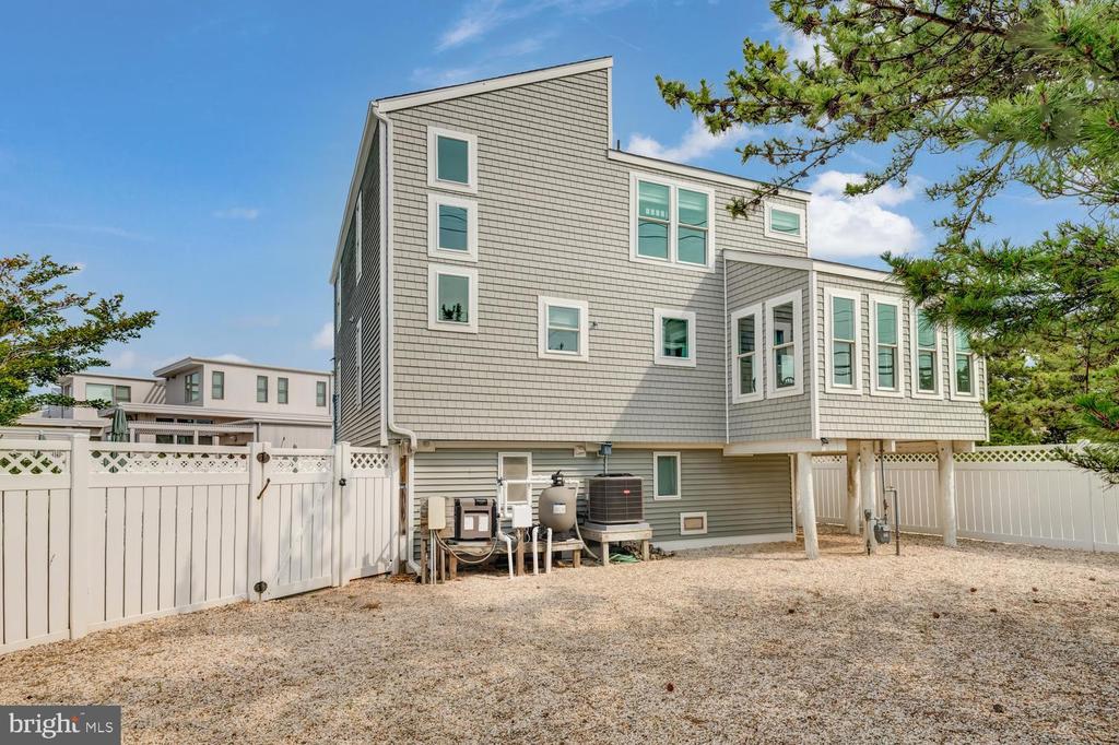 1100-A- LONG BEACH BOULEVARD Unit: EMILIE LANE