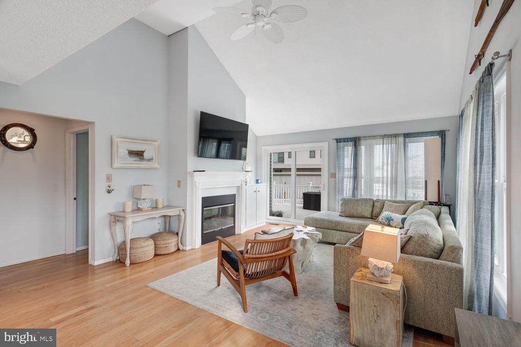 1100-A- LONG BEACH BOULEVARD Unit: EMILIE LANE