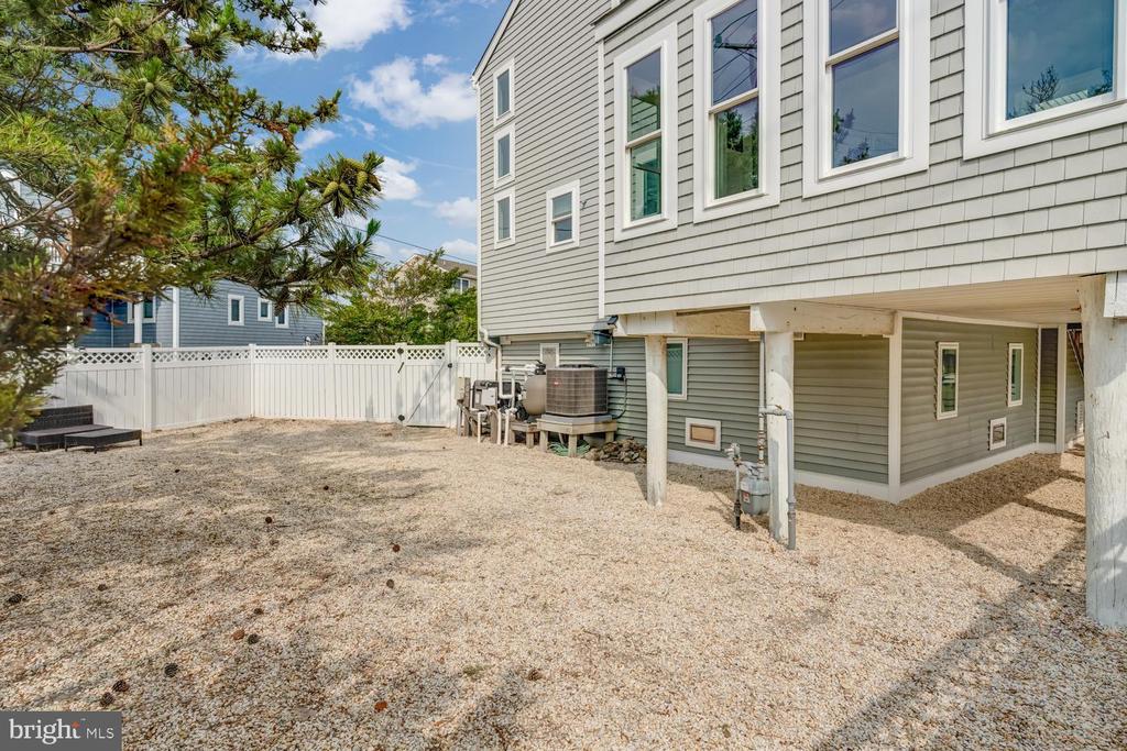 1100-A- LONG BEACH BOULEVARD Unit: EMILIE LANE