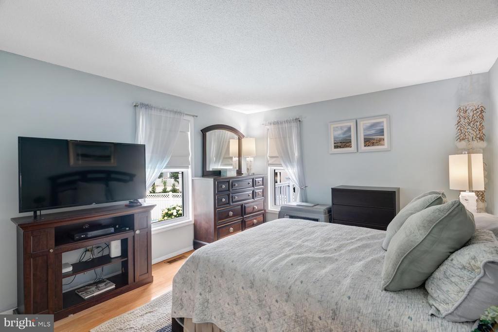 1100-A- LONG BEACH BOULEVARD Unit: EMILIE LANE