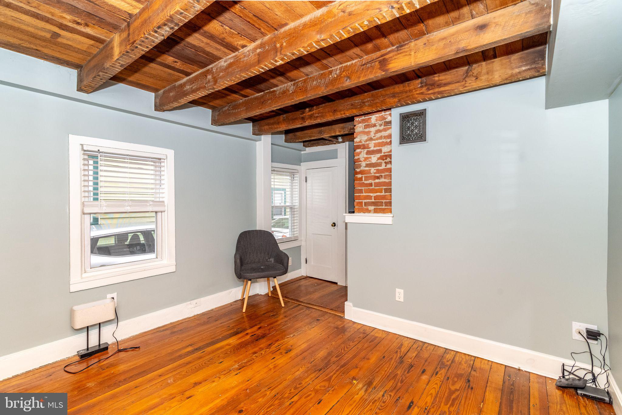 33 E Millbrooke AVENUE