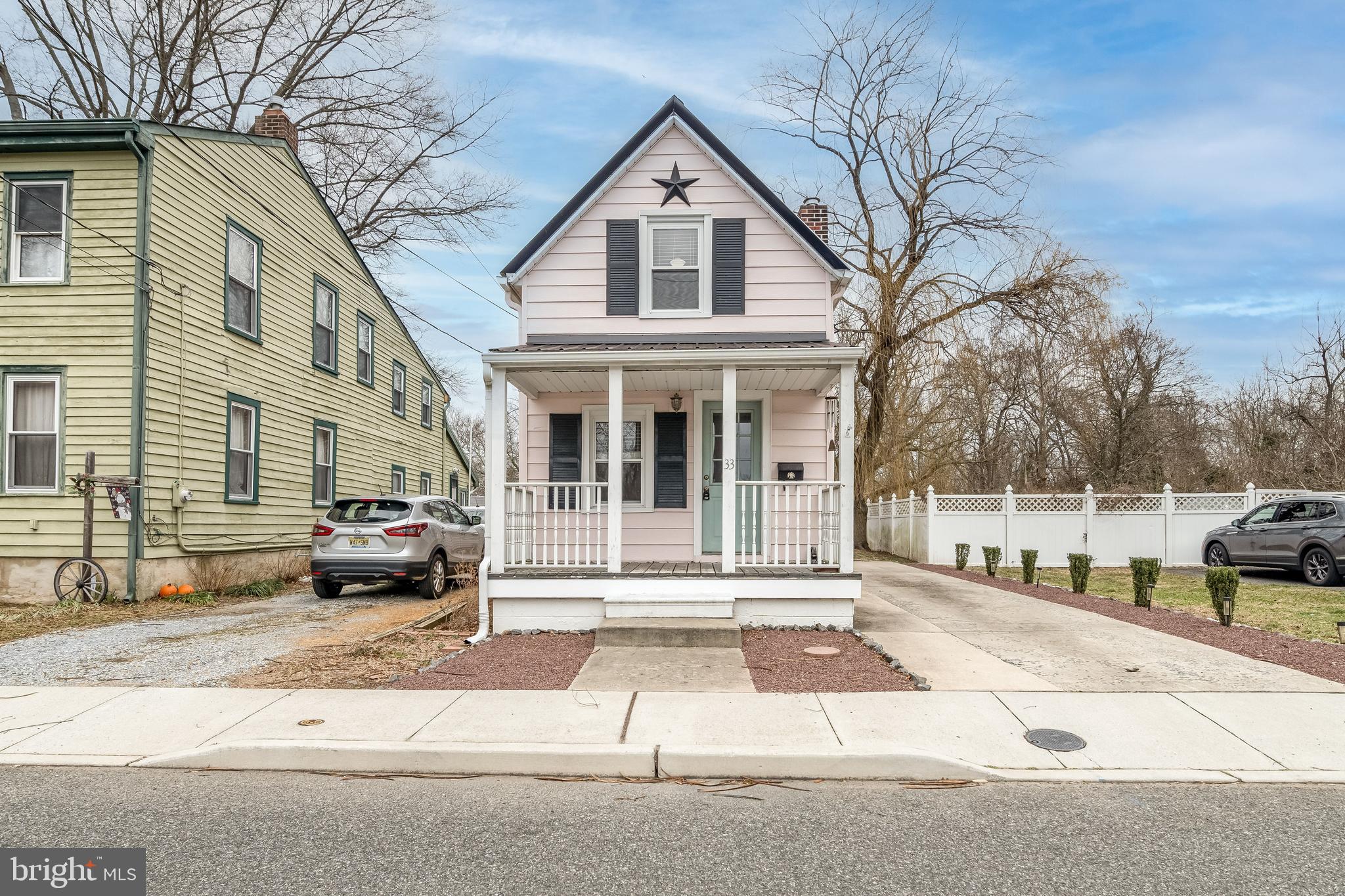 33 E Millbrooke AVENUE
