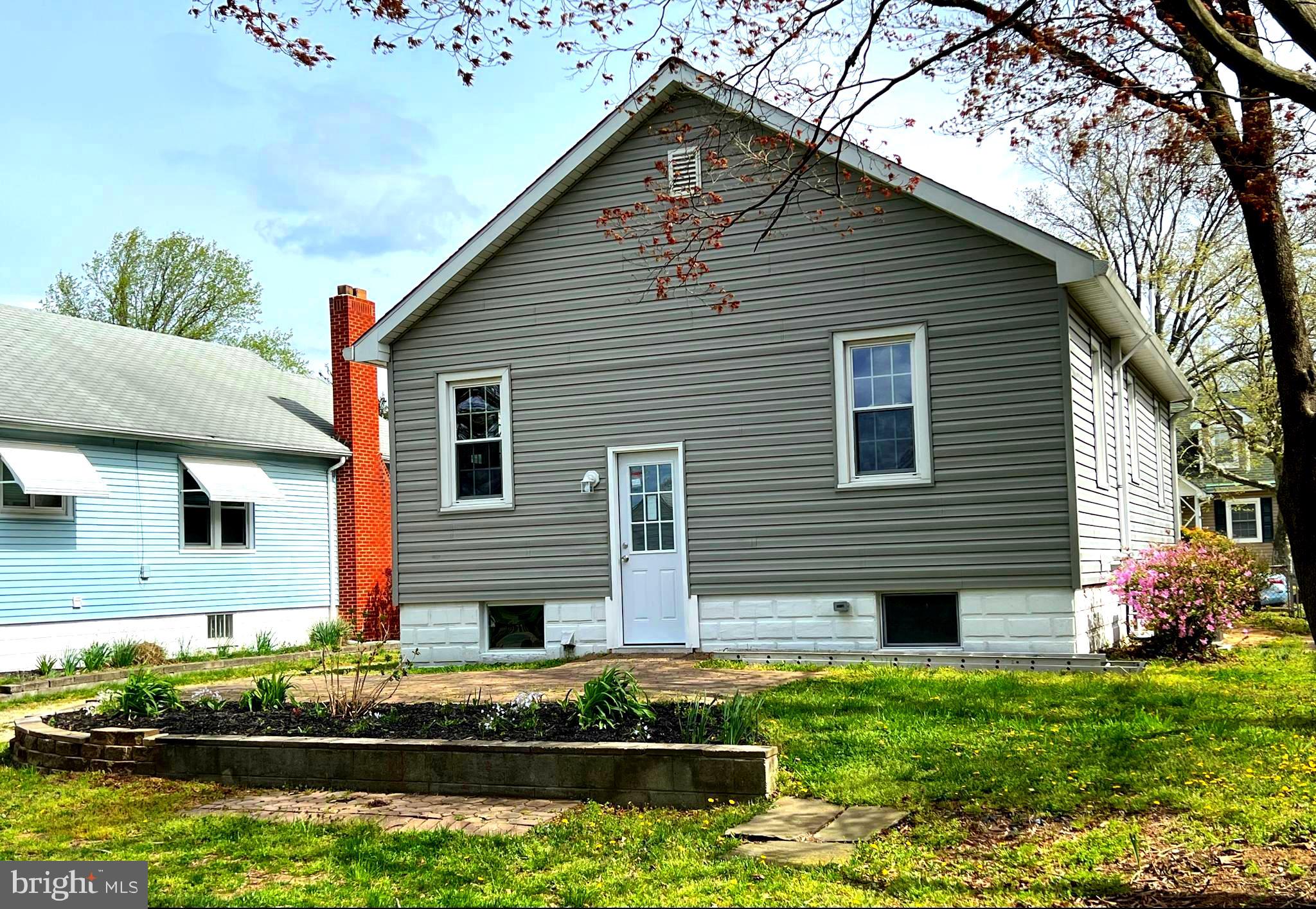 19 Beach Ave