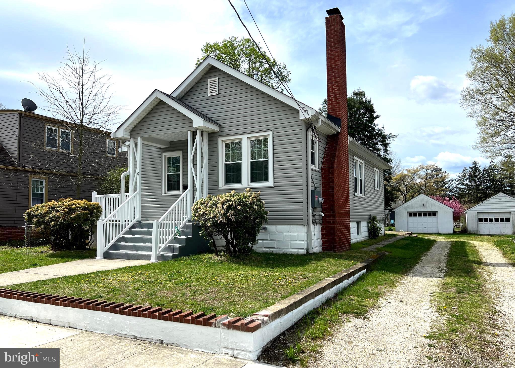 19 Beach Ave
