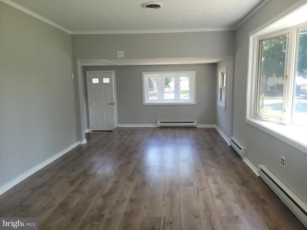 11 HARDING AVENUE