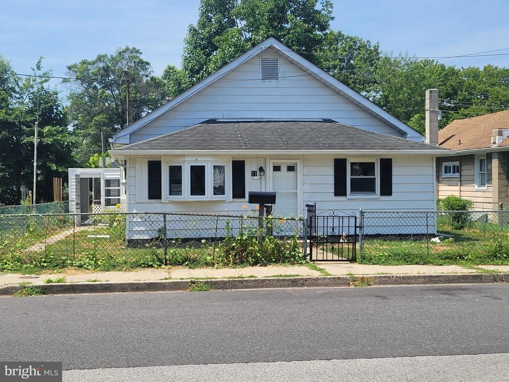 11 HARDING AVENUE