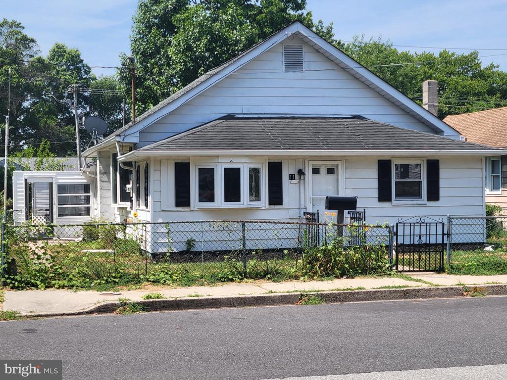 11 HARDING AVENUE