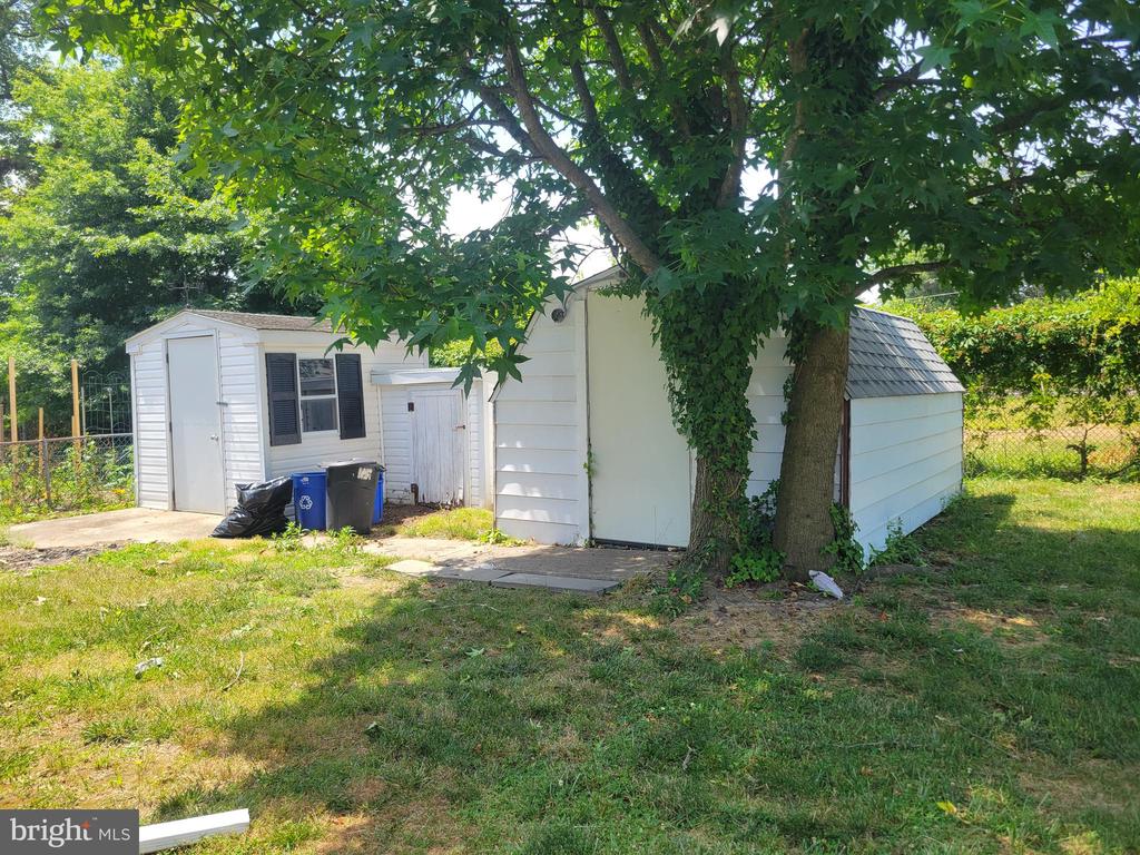 11 HARDING AVENUE