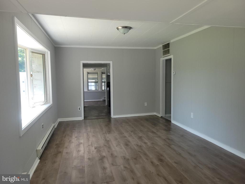 11 HARDING AVENUE