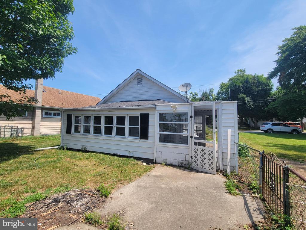 11 HARDING AVENUE