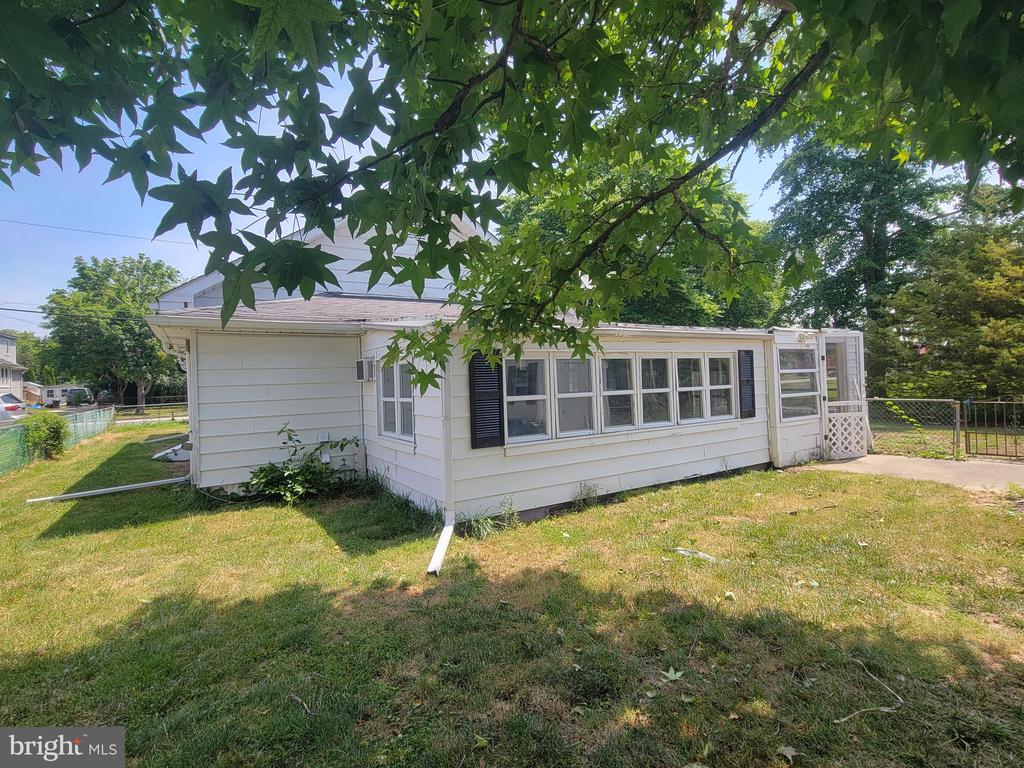 11 HARDING AVENUE