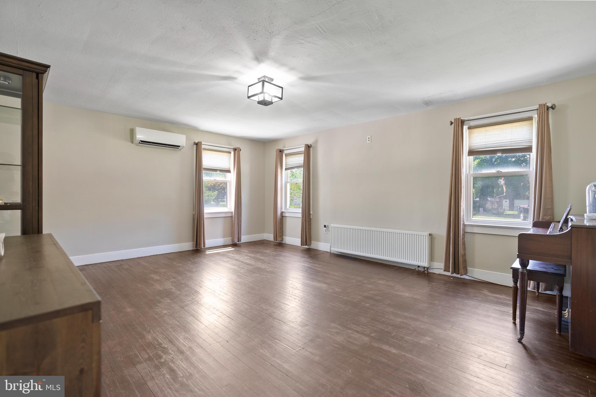 8 Kent Ave