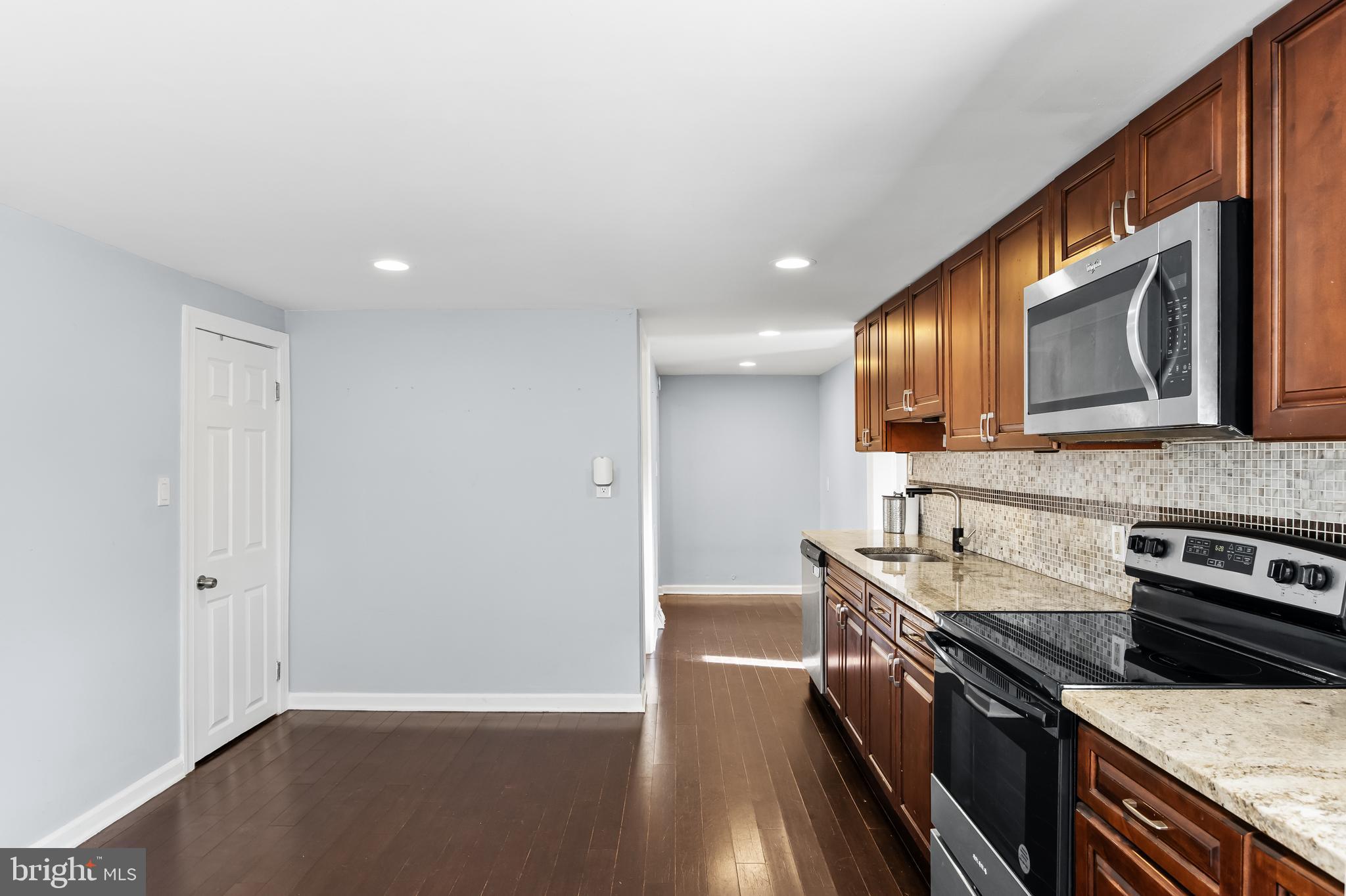 120 E Millbrooke Ave