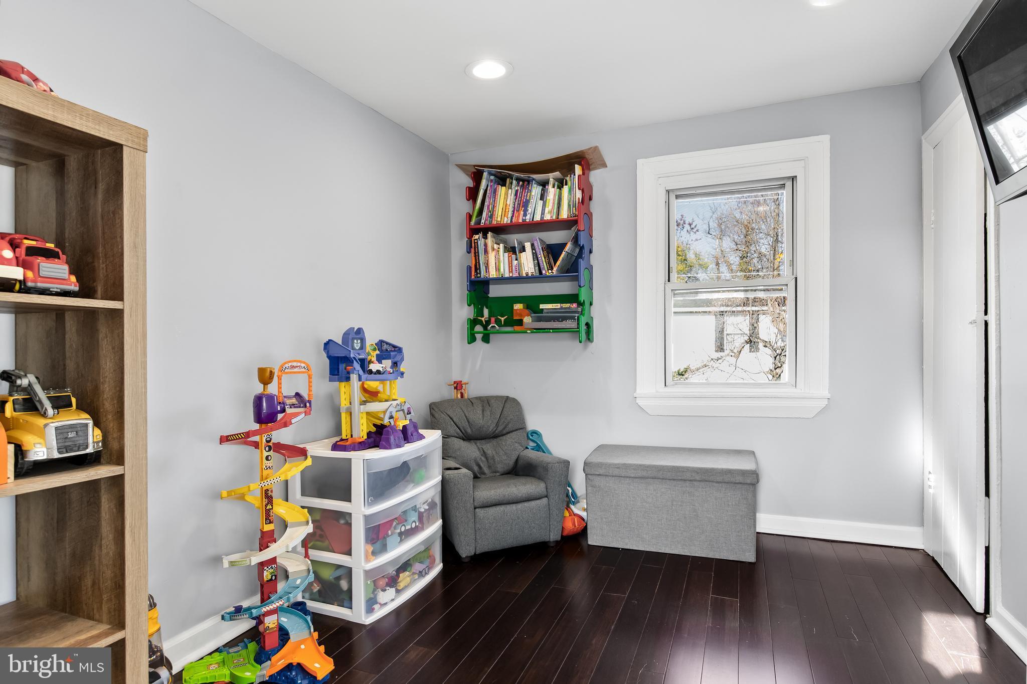 120 E Millbrooke Ave