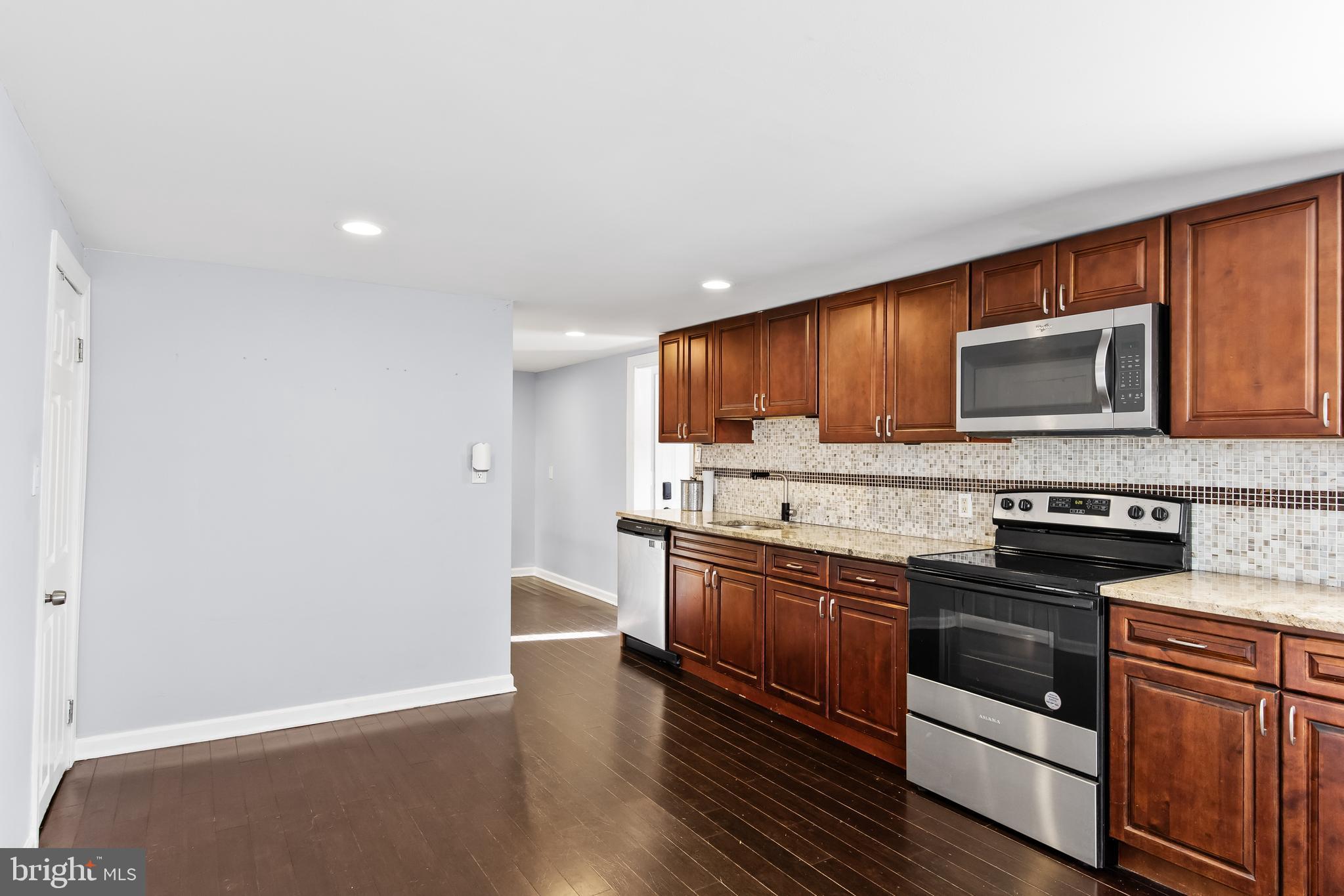 120 E Millbrooke Ave