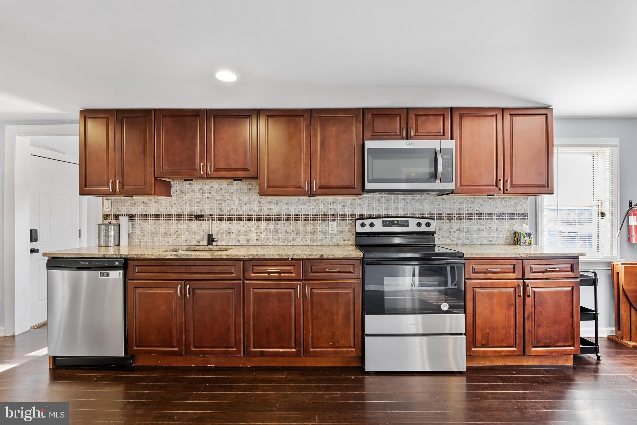 120 E Millbrooke Ave