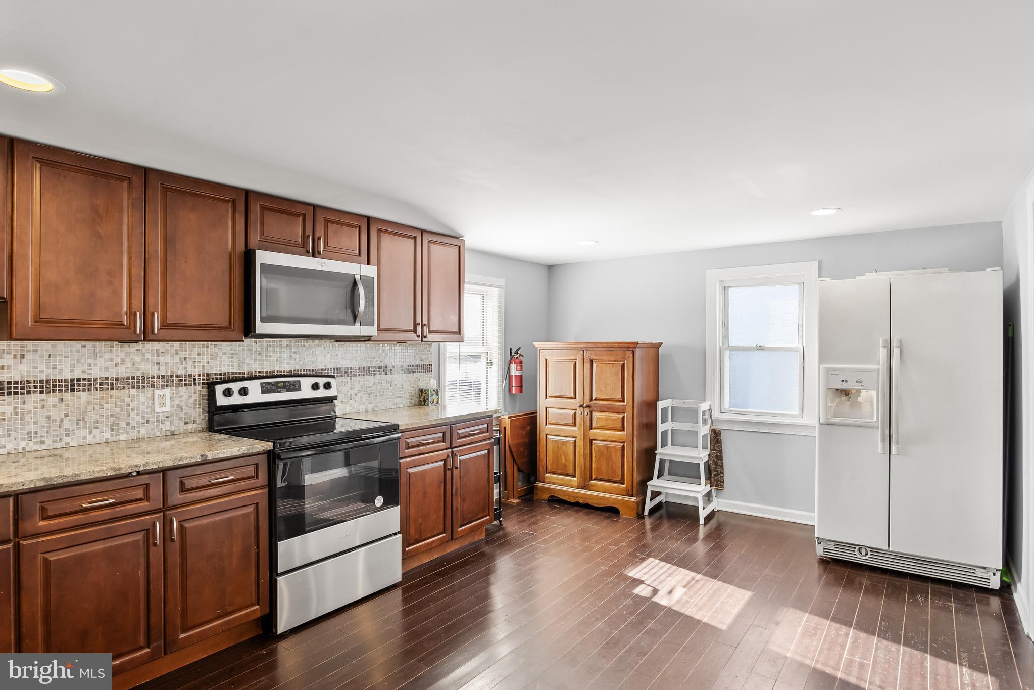 120 E Millbrooke Ave
