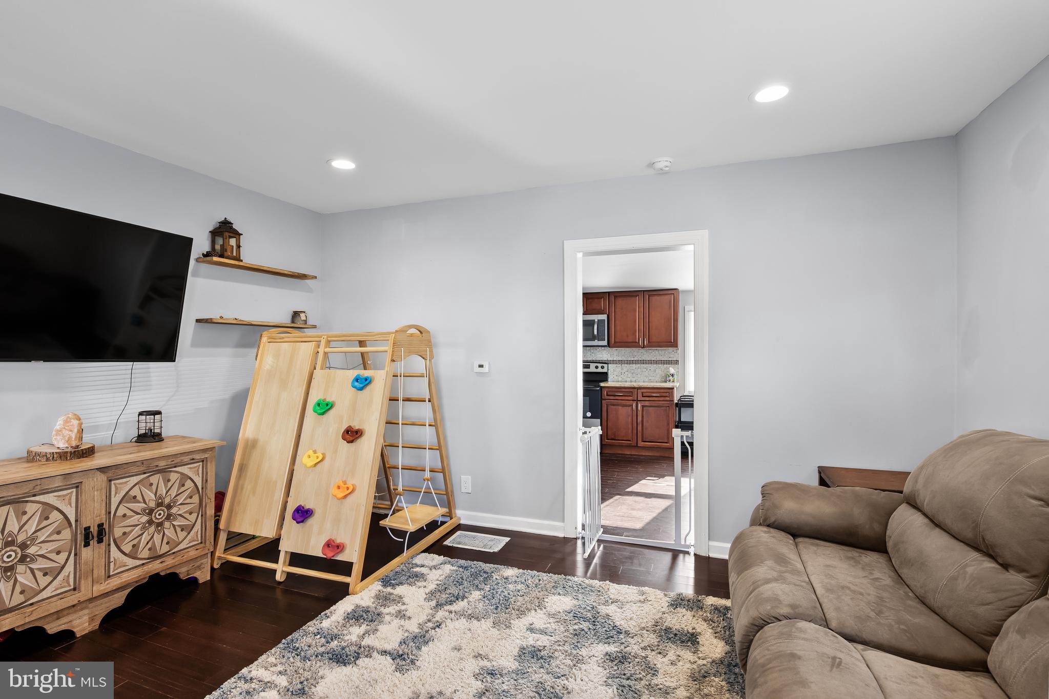 120 E Millbrooke Ave