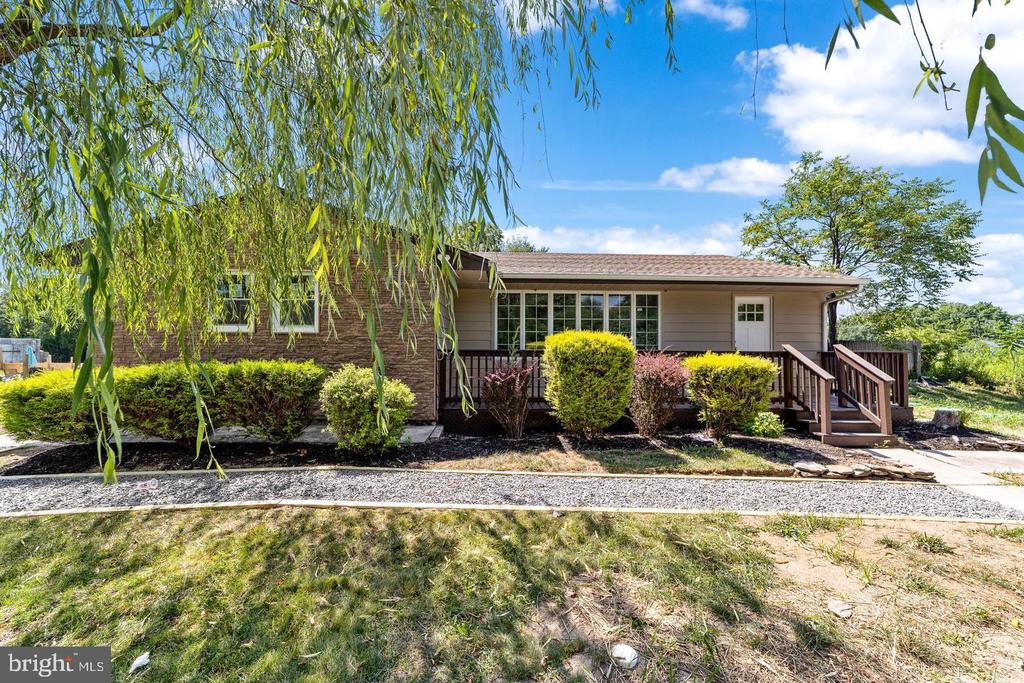 239 N HOOK ROAD