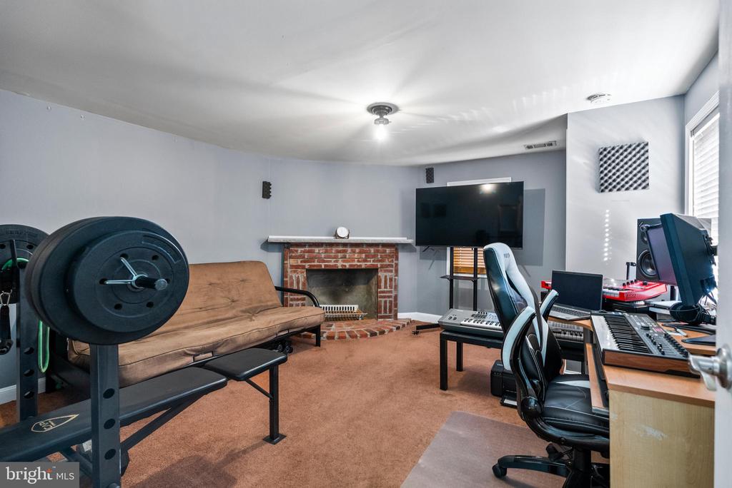 1096 Kings Hwy