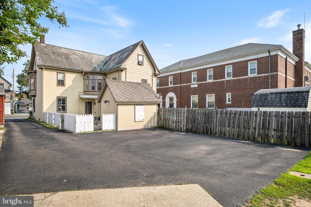 19 WEST AVENUE