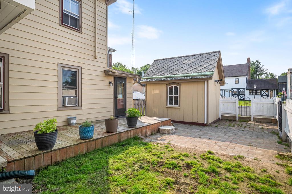 19 WEST AVENUE