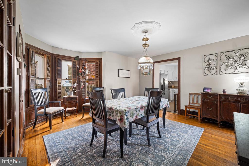 19 WEST AVENUE
