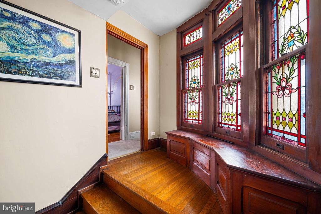 19 WEST AVENUE