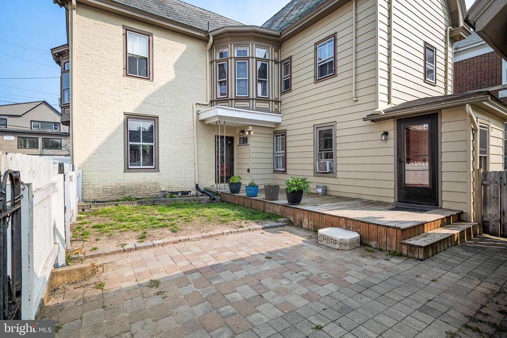 19 WEST AVENUE