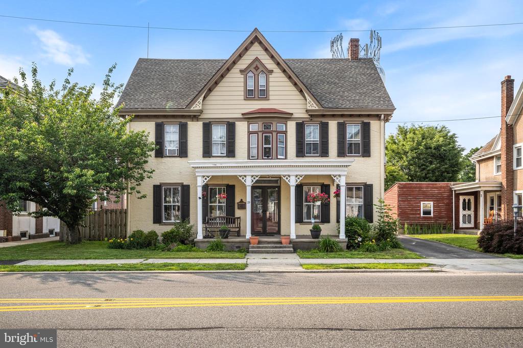 19 WEST AVENUE