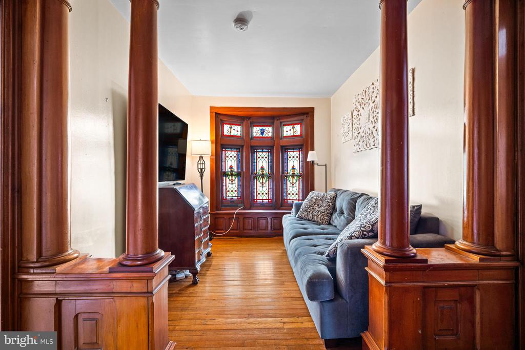 19 WEST AVENUE