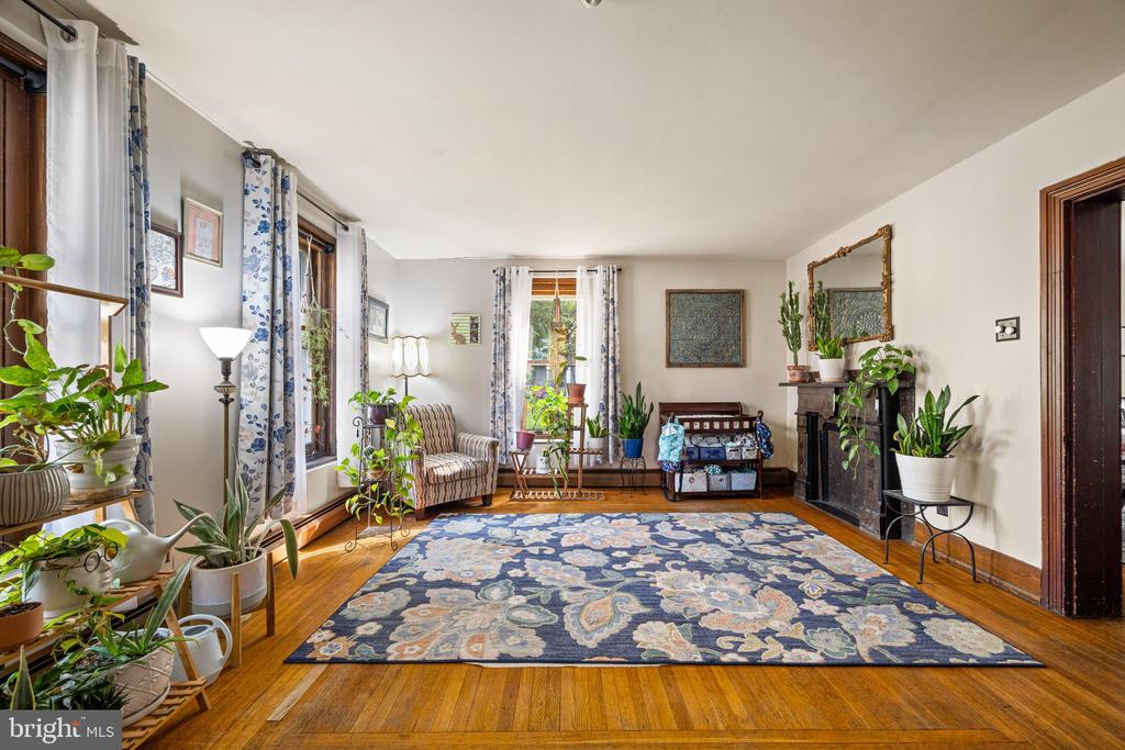 19 WEST AVENUE